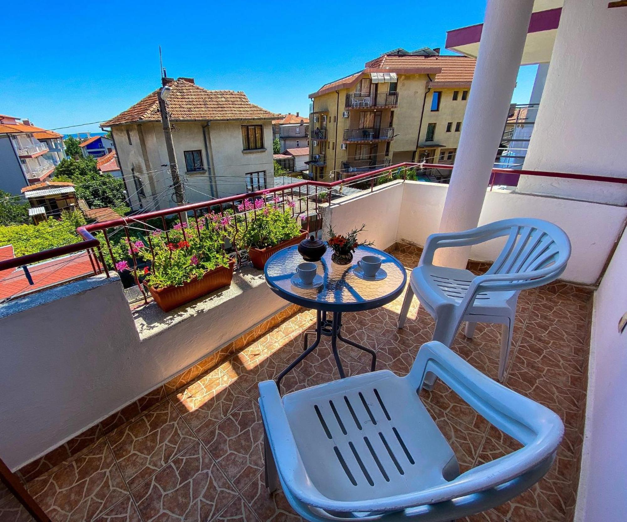 Apartment Yana *