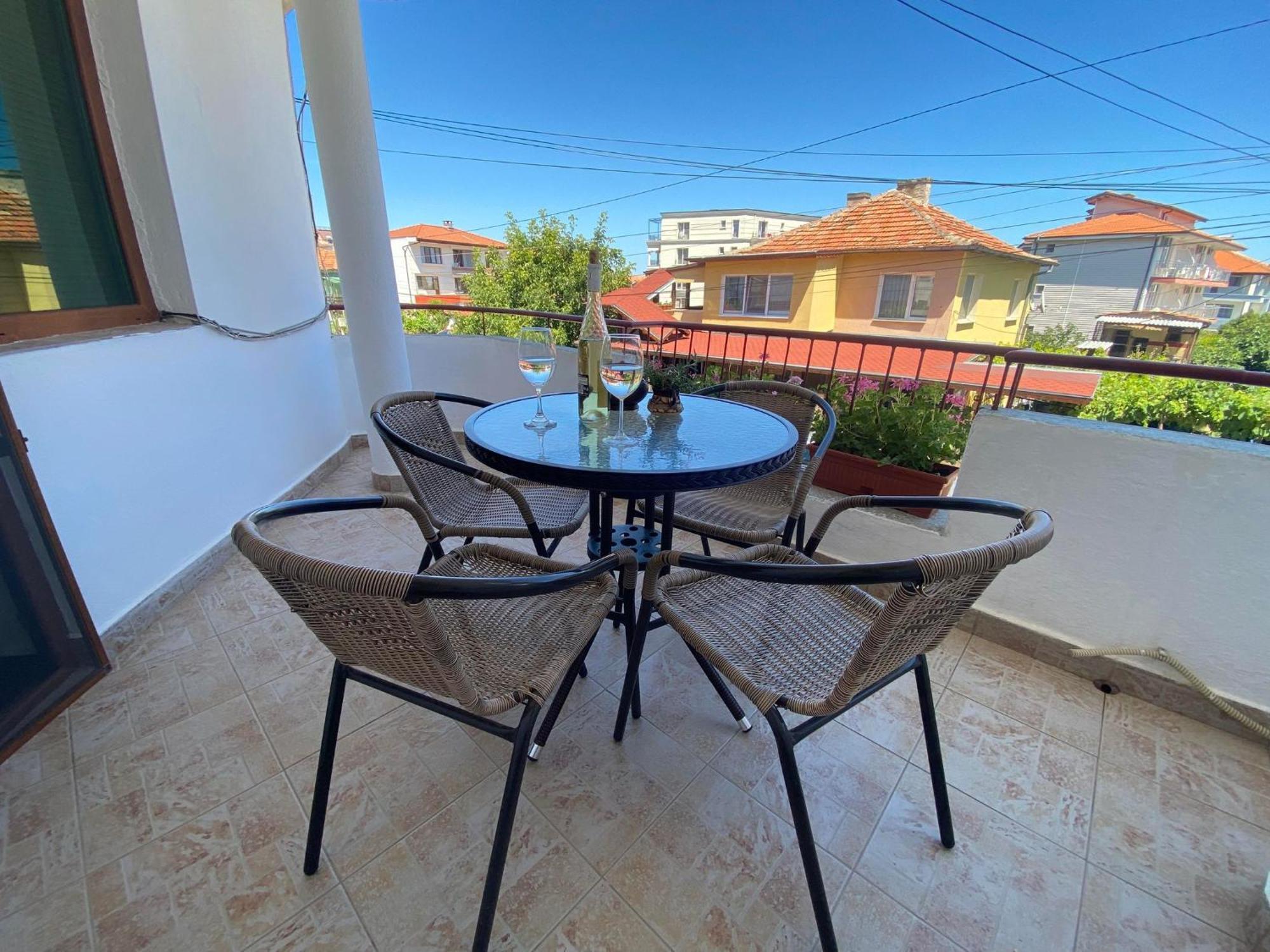 Yana Apartment Obzor